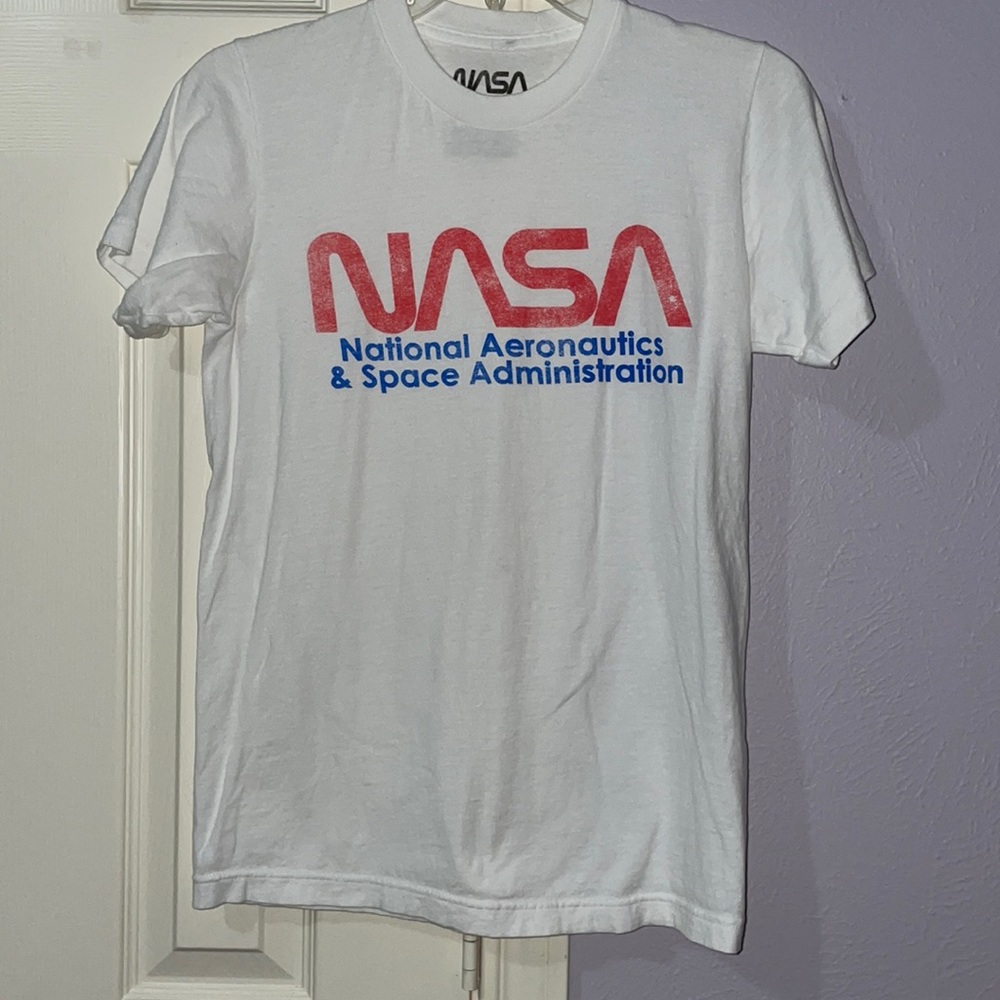 NASA logo T-shirt size small
